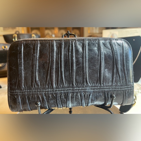 PRADA ITALY NAPPA GAUFRE ZIP AROUND GRADIENT - Picture 2 of 8